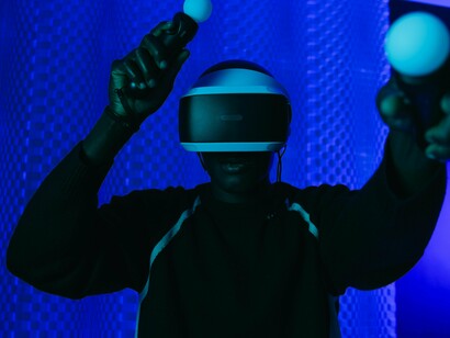 O fracasso do aparelho da Nintendo fez a empresa desistir dele e lançar outra tentativa desta vez um híbrido entre console de mesa e de bolso chamado Nintendo Switch, este bem sucedido tendo grandes vendas, somando 141 milhões de unidades. A Sony por sua vez lançou o seu console Playstation 4 que permitiu recuperar o domínio do mercado fazendo 117 milhões de vendas. A Microsoft continuou tentando conseguir seu espaço entre as duas mais tradicionais e desta vez seu console Xbox One fez 50 milhões de unidades vendidas