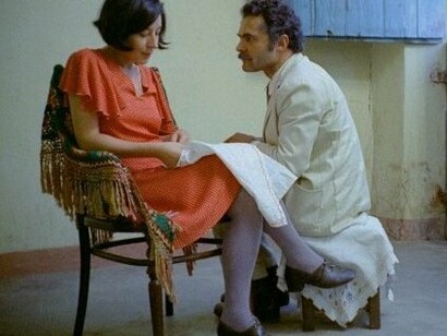 Cena da adaptação cinematográfica de São Bernardo. Diante de toda essa riqueza construída, P.H resolveu casar-se e conheceu Madalena. Esta era uma professora, culta, simples e honesta, mas atenta a tudo e justa com os outros. Assim, a vida na fazenda começa a mudar, Madalena se interessa pela vida dos empregados, começa a interferir na opinião da vida precária dos trabalhadores e faz com que Paulo Honório sinta-se incomodado com a atitude dela, gerando uma série de crises no relacionamento do casal