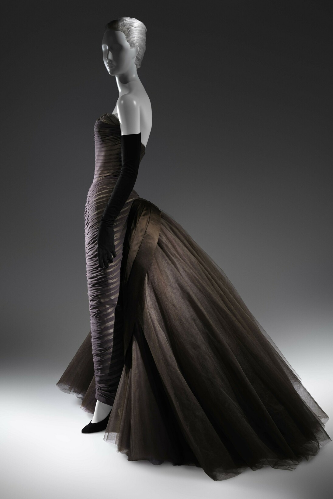 Charles James (American, born Great Britain, 1906–1978) “Butterfly” Ball Gown, ca. 1955, Brown silk chiffon, cream silk satin, brown silk satin, dark brown nylon tulle © The Metropolitan Museum of Art, Purchase, Friends of The Costume Institute Fund, 2013  
