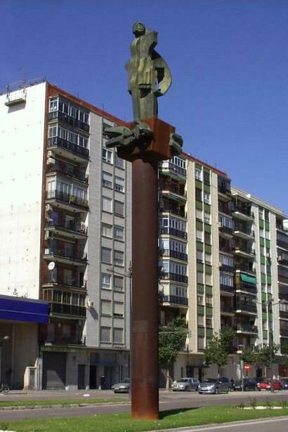 Estatua de Ausiàs March en el paseo que lleva su nombre