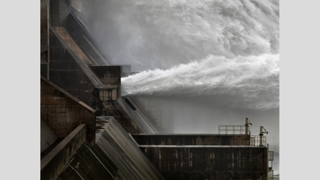 Edward Burtynsky, Xiaolangdi Dam #1, Yellow River, Henan Province, China 2011 © Edward Burtynsky, courtesy Admira, Milan / Galerie Springer Berlin / Metivier Gallery, Toronto