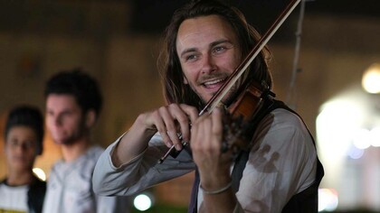 Dan Hodd playing the violin in Erbil, Iraq
