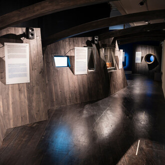 L’île de sable, vue de l’exposition. Avec l'aimable autorisation du Laténium