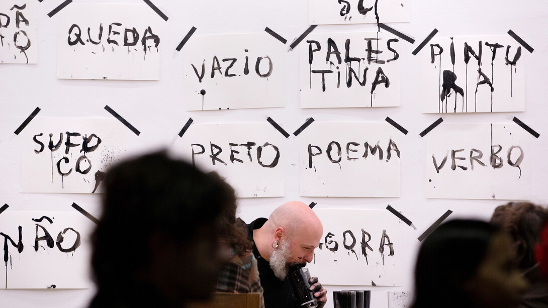 Maurício Ianês, O Escritor (The Writer), 2013, Performance, Photo Rafael Cañas