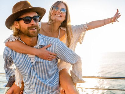 Encontrábamos mucha poesía y pocas peleas posibles en nuestros “ciñe más la mayor”, “amarra mejor el cabo de popa”, “trasluchamos ahora”, “mantén rumbo sur”