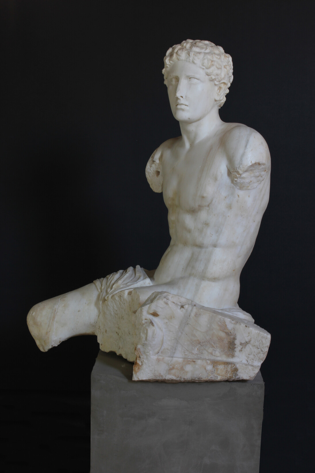 Statua di Trittolemo,
Marmo pentelico, I-II sec. d.C.,
Santa Maria Capua Vetere, Museo Archeologico Antica Capua,
Laboratorio fotografico Museo Antica Capua – Ortensio Fabozzi
