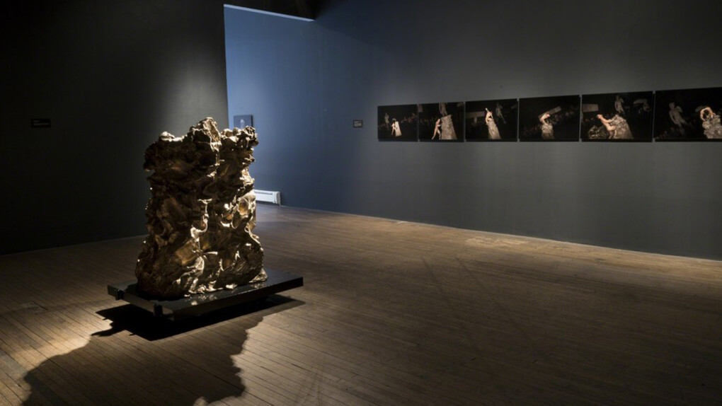 Monumental, Exhibition view. Courtesy of Ronald Feldman Fine Arts