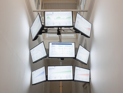 Tania Bruguera, Accelerated free fall (AFF) [Caída libre acelerada], vista de exhibición. Cortesía del proyectoamil