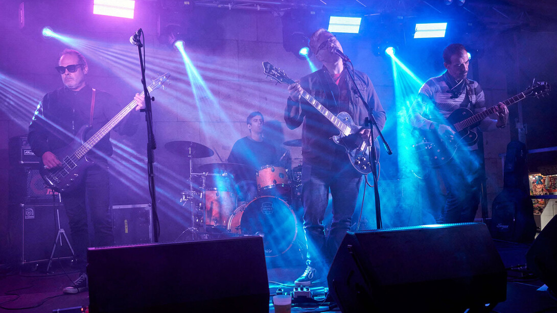 En 2021 nace la banda Varosha, con Per como uno de los músicos fundadores. Cada uno de los componentes lleva a la sala de ensayos ideas. 14.09.2024: Varosha en fiestas txikis en Mutilva. El término «txiki» (que significa «pequeño» o «pequeñito» en euskera) se refiere a los actos infantiles locales y a las celebraciones comunitarias más modestas. La localidad celebra las Fiestas Txikis dos veces al año (a finales de mayo y a mediados de septiembre). Mutilva, Navarra, España