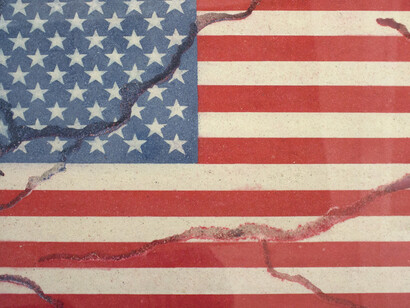 Yukinori Yanagi, Red, White, Blue (Series 6), 1996, ants, colored sand, plastic box, plastic tube, plastic pipe, 15 3/4 x 23 5/8 inches (40 x 60 cm). Courtesy of the artist and Peter Blum Gallery, New York
 