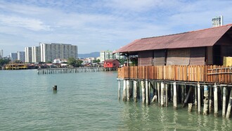 Il villaggio dei Clan Jetties di George Town, piccolo villaggio sul mare nella capitale dell'isola di Penang, Malesia