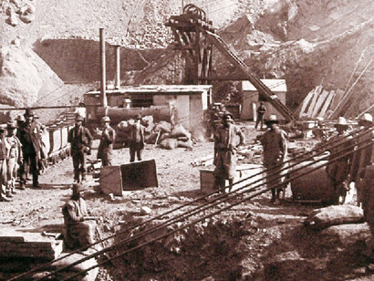 Miners gathered around the Central Company’s shaft at the Kimberley Mine, Kimberley, South Africa. Woodburytype, 1888, after a photograph by Robert Harris
