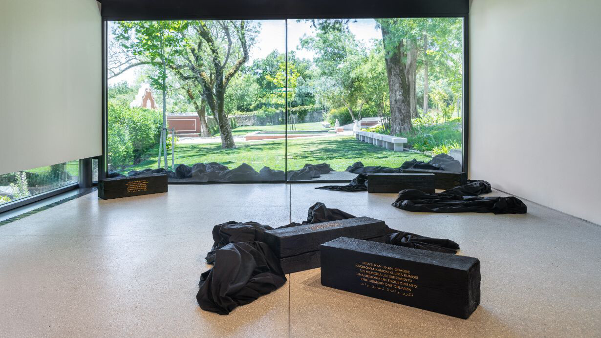 Grada Kilomba, O fundo do mundo (The bottom of the Earth), exhibition view. Courtesy of Albuquerque Foundation
