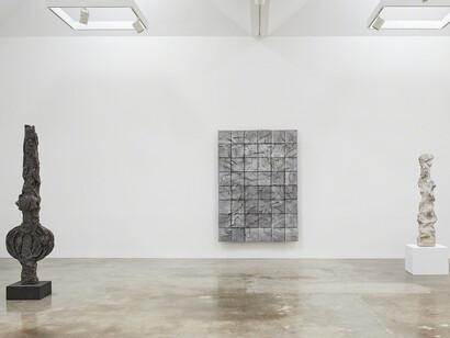 Sculpture 1958-1964, Exhibition view. Courtesy of Kayne Griffin Corcoran