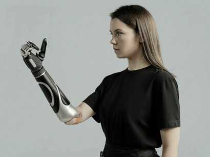 Estos sistemas traducen la actividad neuronal en comandos para controlar dispositivos o restaurar movilidad