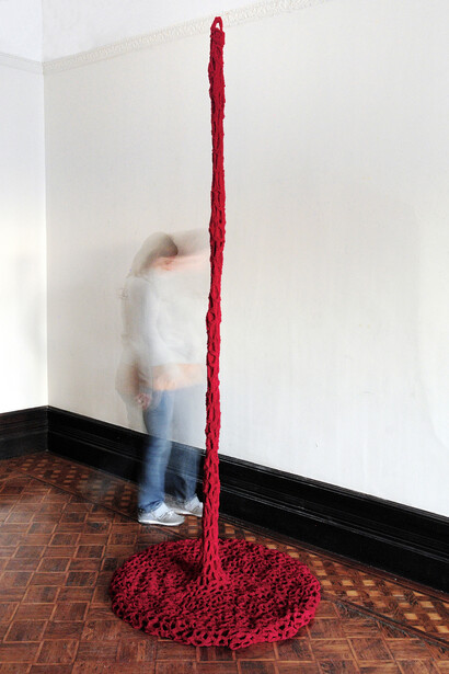 Angelica Bergamini, Respirando (Breathing), 2007, Cotton and silk thread, 98 x 38 x 38 inches