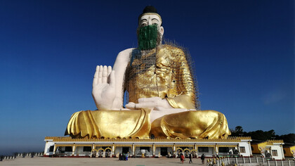 Kyaikto,  Buddha Gautama, alto 78 metri,  è il Buddha seduto più alto al mondo