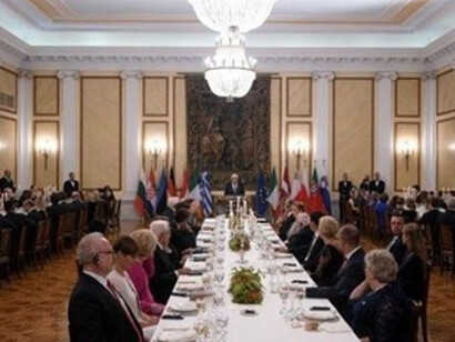Dining in Zappeoin