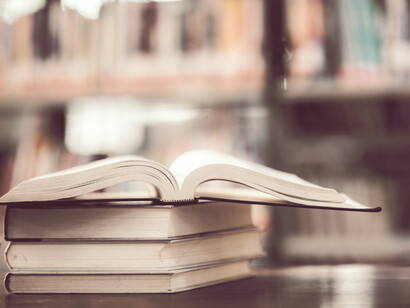 Shakespeare logra que los personajes de Ricardo III sean tanto víctimas como victimarios, mostrando una sociedad ya corrompida antes de la llegada de Ricardo