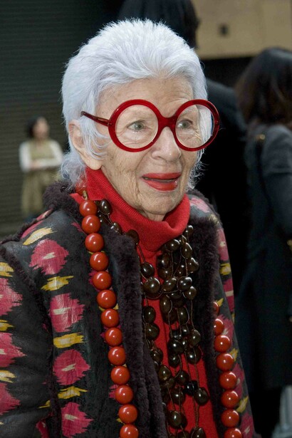 Iris Apfel con un llamativo colgante