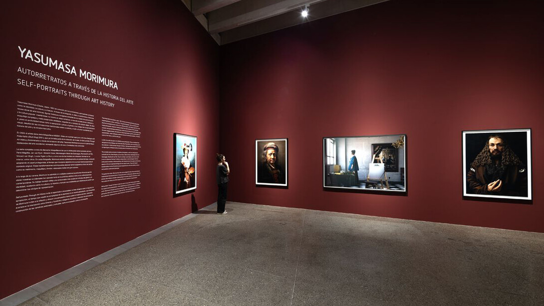 Yasumasa Morimura, Autorretratos a través de la historia del arte, vista de exhibición. Cortesía de MUSAC