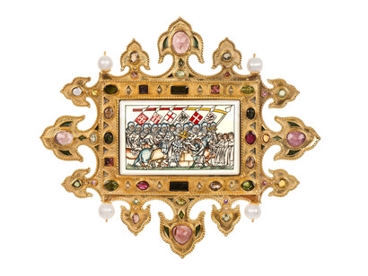 Diego Percossi Papi, Poggibonsi
1313, Tormaline verdi rosa e gialle, zaffiri rosa e gialli, smeraldi e perle, Miniatura in smalto a fuoco su metallo. Cornici in argento dorato con smalti cloisonné, pietre e perle
