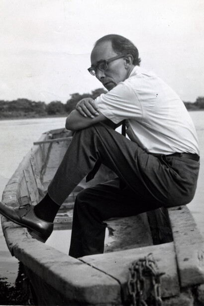 José Barros sobre una piragua