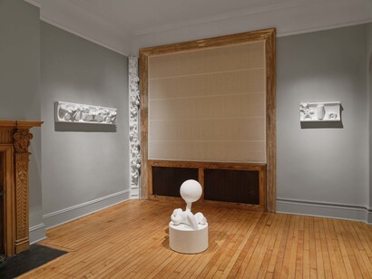 Tom Otterness, Battle of the sexes, exhibition view. Courtesy of Craig Starr Gallery