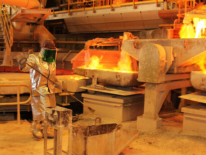 Proceso de fundición del cobre. Cada año salen de Chile lo que se factura en las estadísticas oficiales como 5,7 millones de toneladas de cobre fino