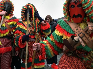 Caretos de Podence. Esta notoriedade e sucesso económico levantam a questão crucial: se Podence, com a sua tradição de Caretos, alcançou este patamar de visibilidade e retorno financeiro, qual será a potencialidade dos outros lugares que mantêm tradições semelhantes, mas que ainda não estão devidamente valorizados e capitalizados?