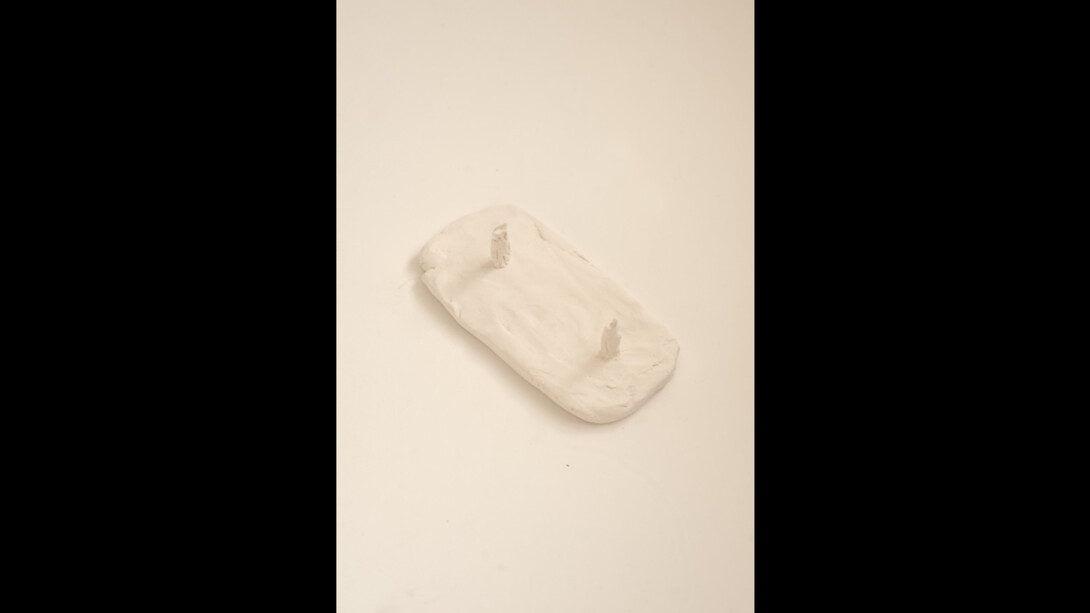 Mika Utzon Popov, Meeting , 2023, ceramic, 5x18.5x10 cm. Courtesy the artist and Olsen Gallery, Sydney