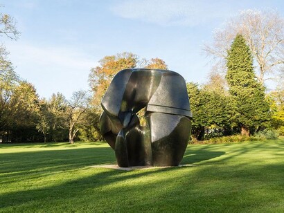 Henry Moore at Fonds Hélène & Édouard Leclerc. Courtesy of Henry Moore Foundation