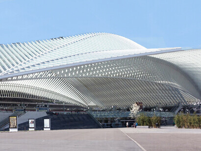 Los propios liejenses la conocen como la “Cité Ardente”, la Ciudad Ardiente. Estación de tren de Lieja-Guillemins, Bélgica