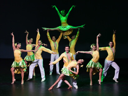 International Salsa Dancers