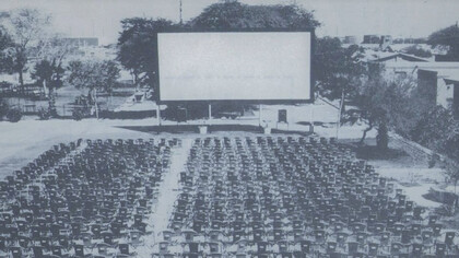 Cinéma en plein air à Abadan, en Iran, dans les années 1960