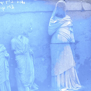 Unboxing Photographs. Courtesy of Kunstbibliothek