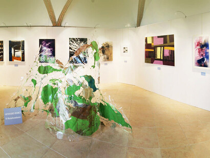 © Giulia Sillato, MetaFormismo in mostra al Palazzo dei Capitani di Malcesine, Verona, Italia (2013). Le forme che utilizziamo per rappresentare la realtà sono molto più che semplici segni o simboli, sono un modo per esplorare e comprendere il mondo e trarne una nuova visione, rendere nuove espressioni intimamente morali