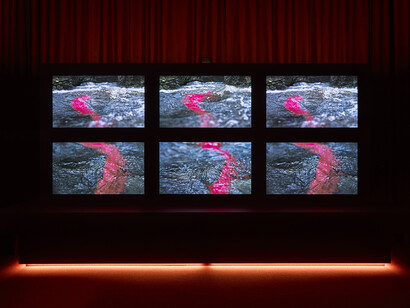 John Akomfrah, Escuchando toda la noche la lluvia, vista de exhibición. Cortesía del Museo Thyssen-Bornemisza