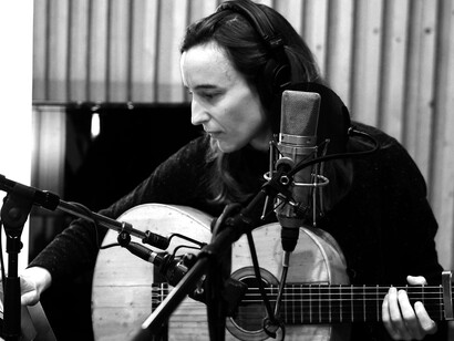 Les Siestes Acoustiques de Bastien Lallemant. Avec l'aimable autorisation du Théâtre Le Quai