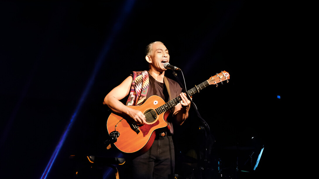 Joey Ayala’s mastery of traditional Filipino instruments blends seamlessly with modern sounds, creating a powerful fusion that captivates audiences of all generations