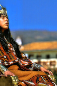 Cusco, Peru – Parata di comparse per le strade della città durante l’Inti Raymi (la Festa del Sole) che si svolge al solstizio di inverno, il 24 giugno