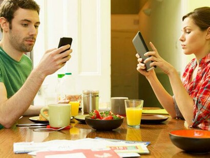 Los móviles pueden crear dependencias capaces de acabar con una relación de pareja