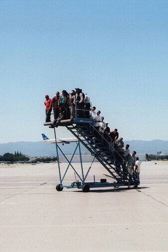 Adrian Paci, Centro di Permanenza Temporanea, 2007, C-print, 127x147 cm © l’artista. Collezione Fondazione Cassa di Risparmio di Modena - Fondazione Modena Arti Visive