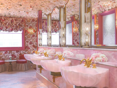 Lavabos de mujeres en el Annabel’s private members’ club, Londres, Reino Unido