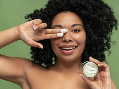 A minimalist skincare moment focused on hydration, reflecting evidence-based approaches to skin maintenance