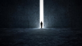 "La stanza", di Jonas Karlsson, è un romanzo che sembrerebbe far riflettere su conformismo, esclusione, intolleranza, paura della diversità e del giudizio altrui, alienazione, gerarchie e sistemi burocratici, ma che in verità fa molto altro