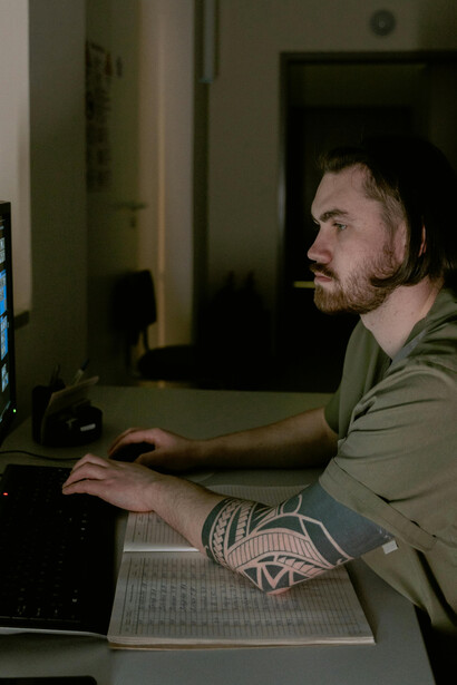 A healthcare specialist studies MRI images of the brain displayed on a screen