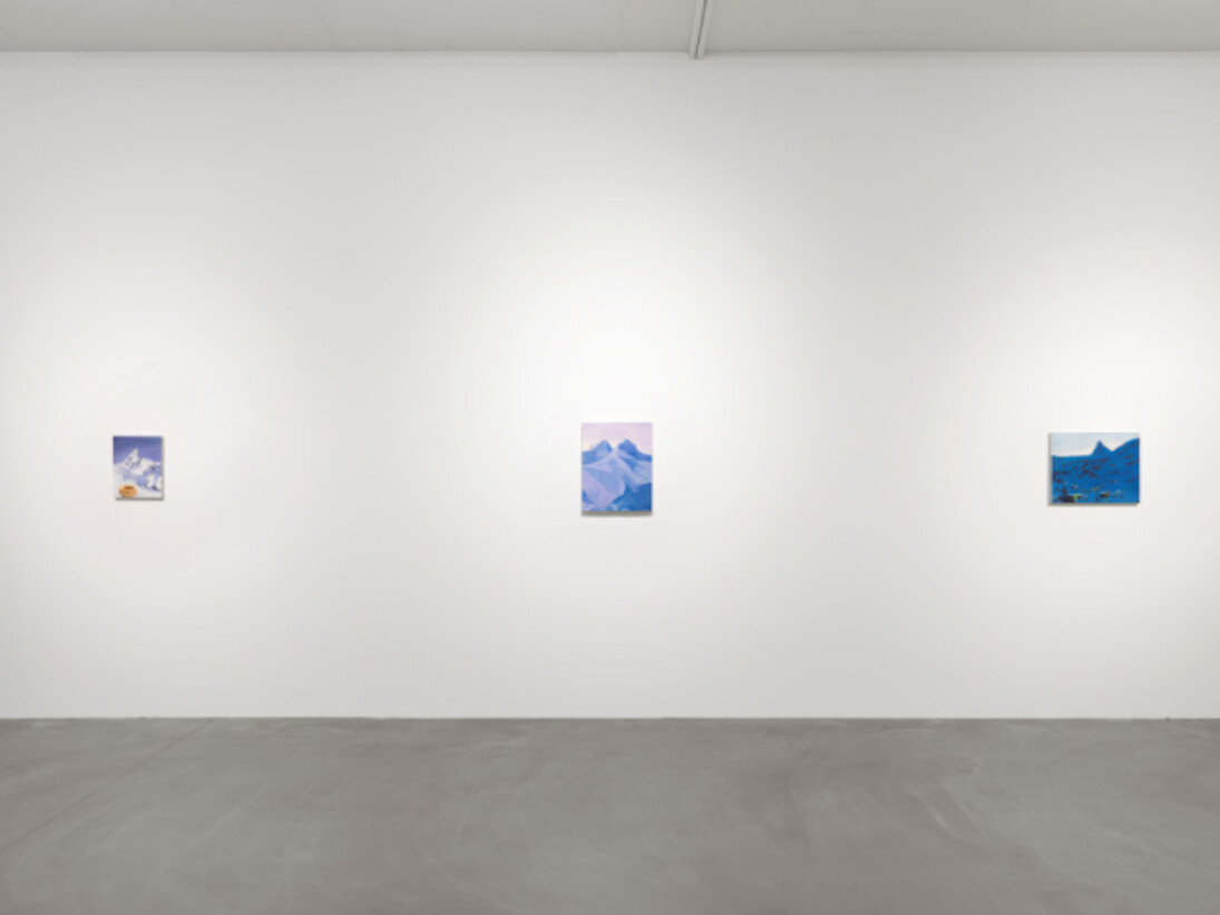 Karen Kilimnik, Exhibition view. Courtesy of Galerie Eva Presenhuber