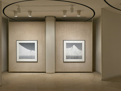 Lynn Davis, Exhibition view. Courtesy of Glass House
