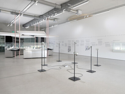 Weeping glass, exhibition view. Courtesy of Museum Boijmans Van Beuningen